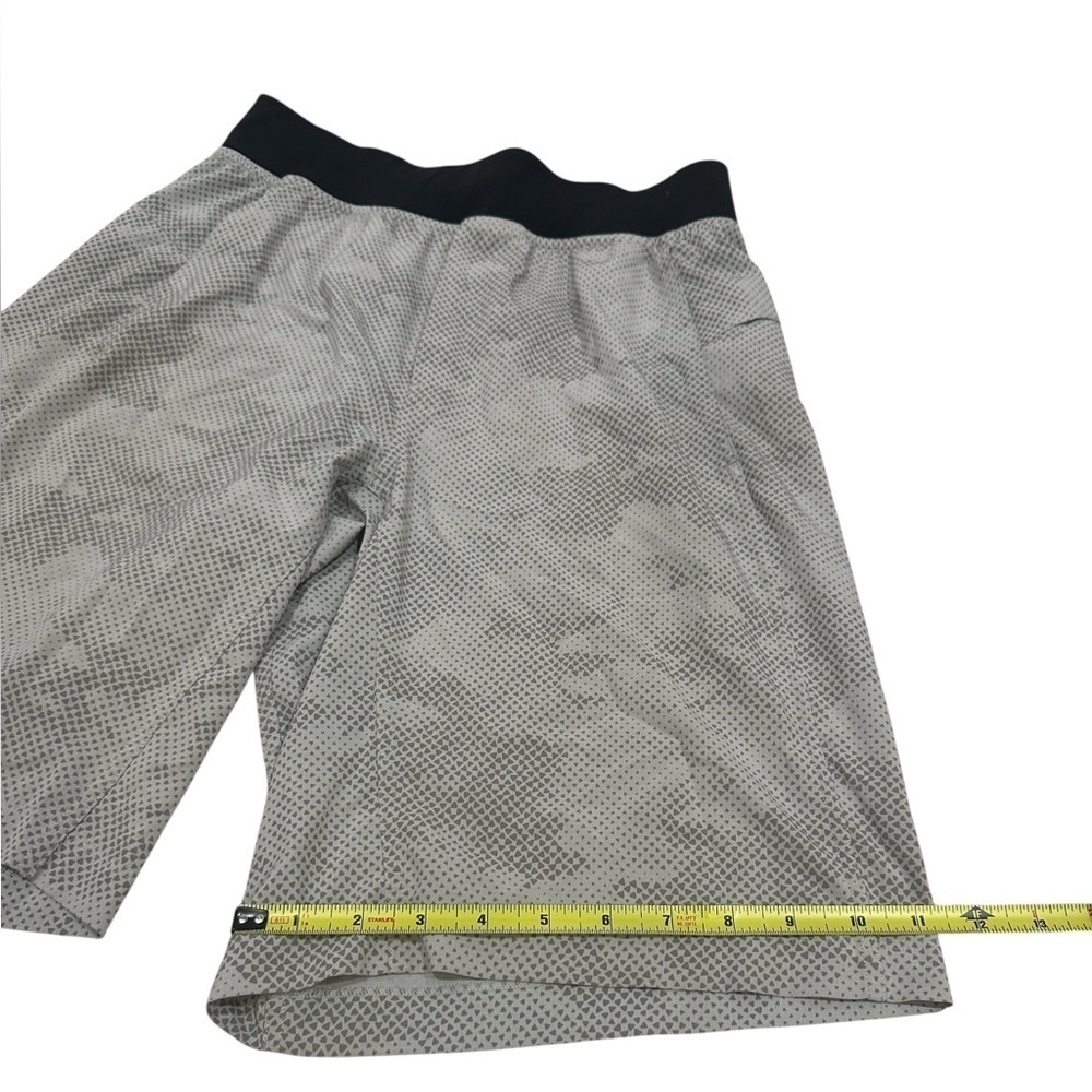 Lululemon Men's Athletic Shorts Patterned Gray and White Small - Picture 10 of 11